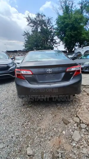 Toyota Camry SE 4dr Sedan (2.5L 4cyl 6A) 2014 Gray