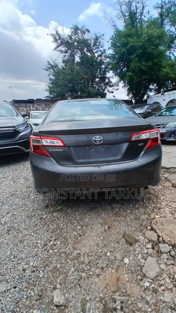 Toyota Camry SE 4dr Sedan (2.5L 4cyl 6A) 2014 Gray