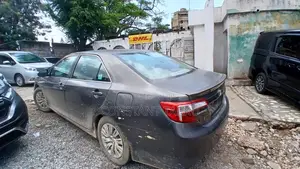 Toyota Camry SE 4dr Sedan (2.5L 4cyl 6A) 2014 Gray