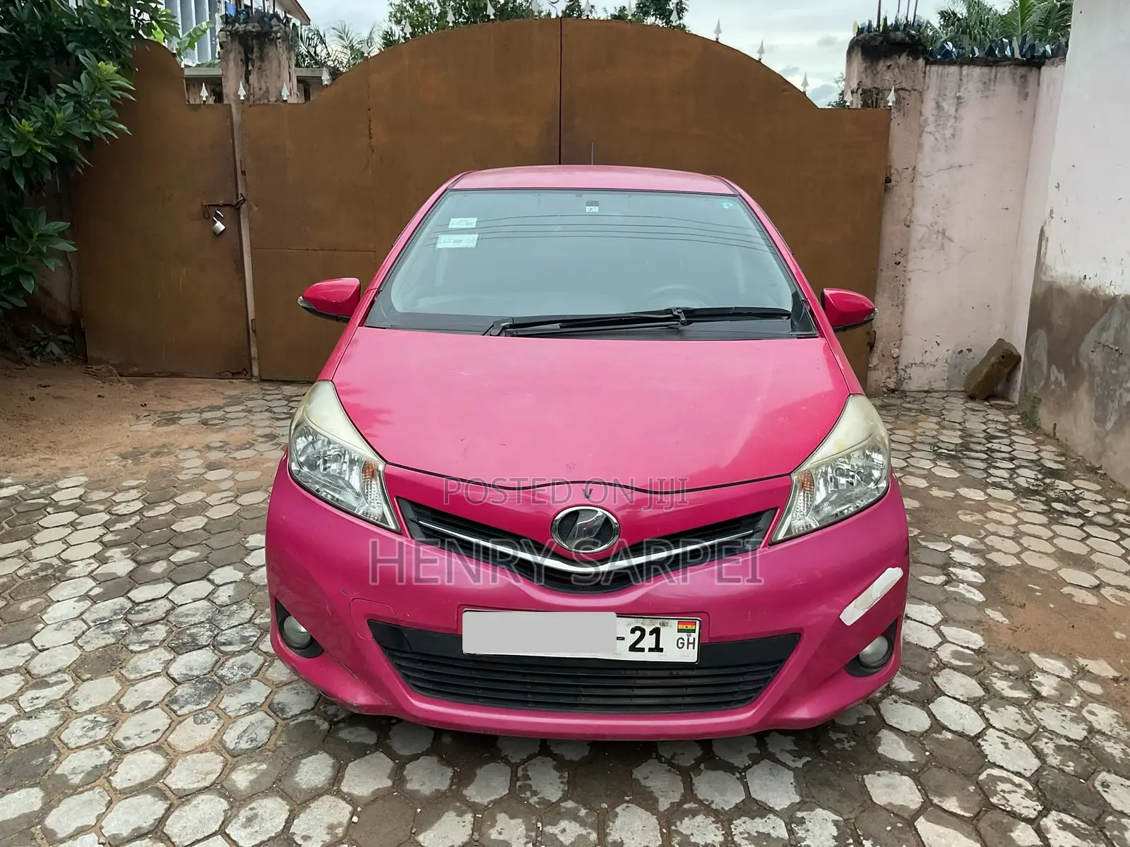 Toyota Vitz 1.0 FWD 3dr 2012 Pink