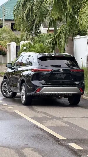 Toyota Highlander Limited AWD 2023 Black