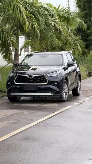 Toyota Highlander Limited AWD 2023 Black