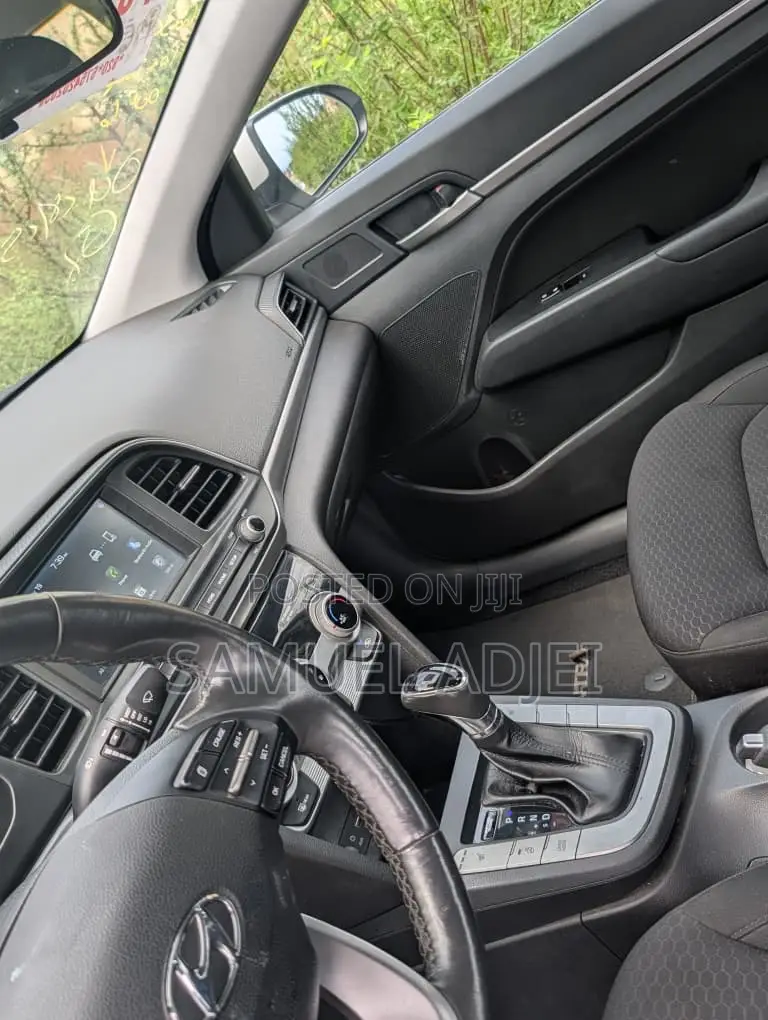 Hyundai Elantra 2020 White