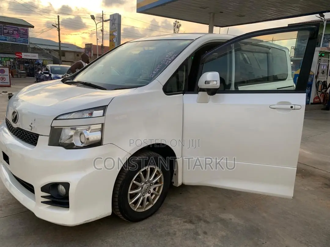 Toyota Voxy 2012 White