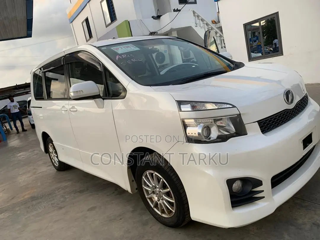 Toyota Voxy 2012 White