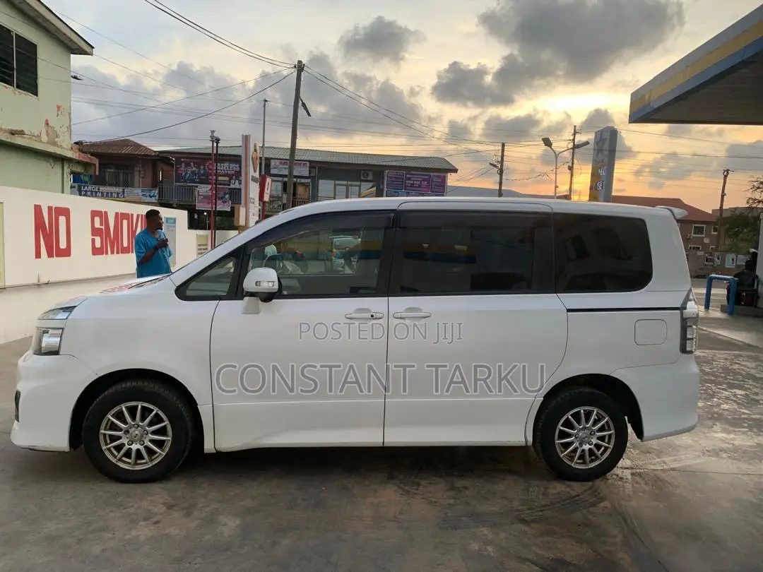Toyota Voxy 2012 White