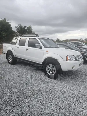 Nissan Hardbody 2021 White