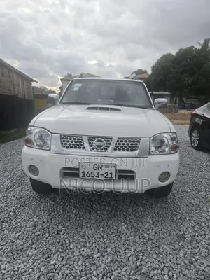 Nissan Hardbody 2021 White