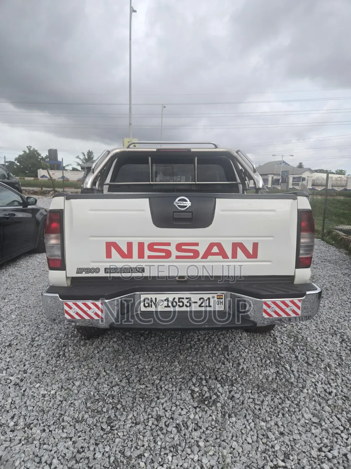 Nissan Hardbody 2021 White