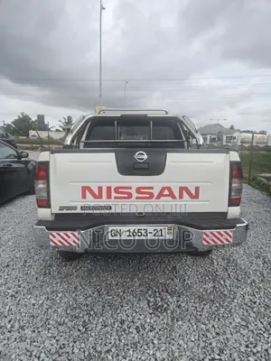 Nissan Hardbody 2021 White