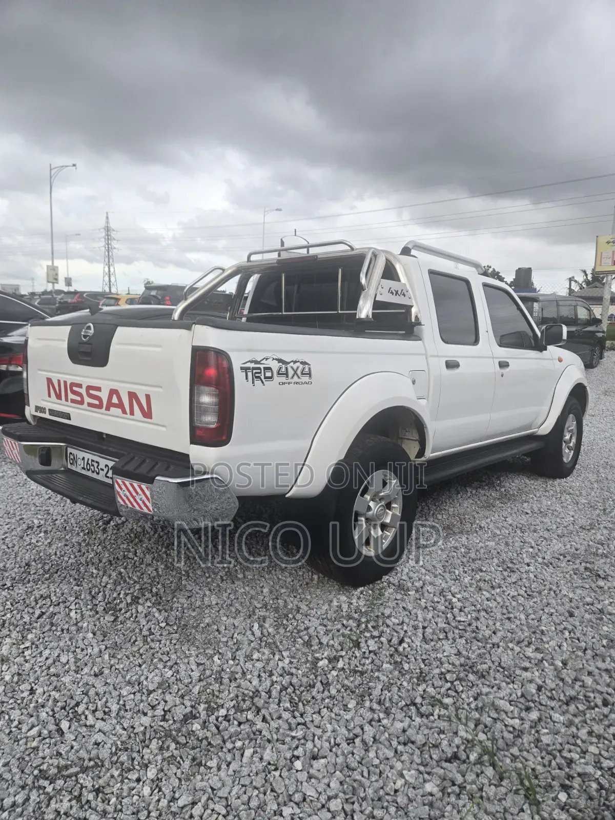 Nissan Hardbody 2021 White
