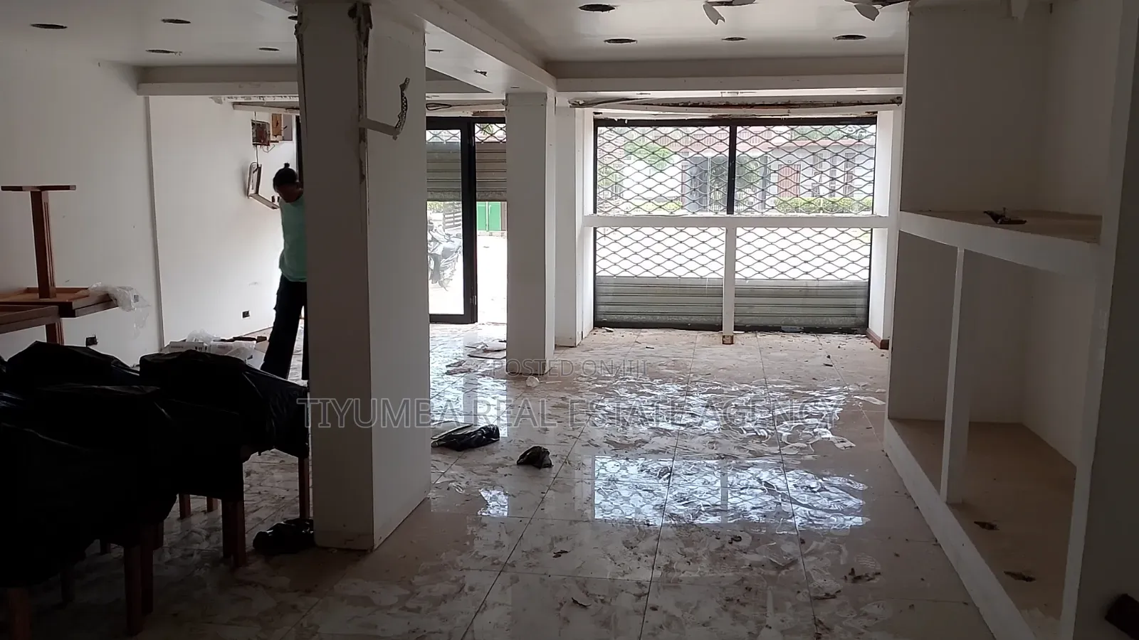 3in 1shop for Rent at Achimota.