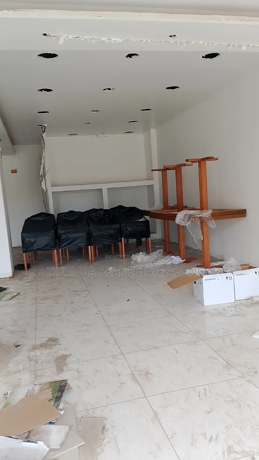 3in 1shop for Rent at Achimota.