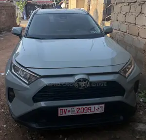 Toyota RAV4 XLE 2021