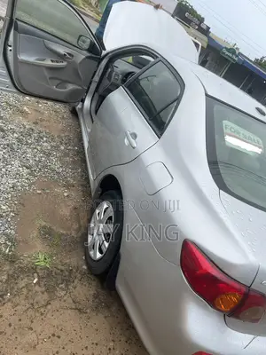 Toyota Corolla LE 4dr Sedan (1.8L 4 cyl 4A) 2009 Silver