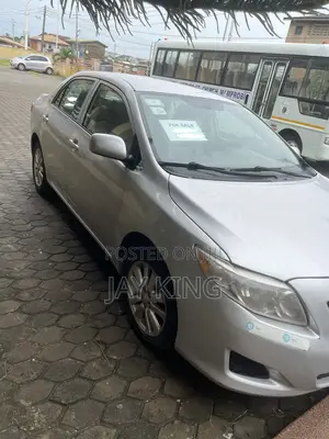 Toyota Corolla LE 4dr Sedan (1.8L 4cyl 4A) 2010 Silver