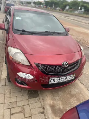 Toyota Yaris Base Sedan 4dr 2010 Red