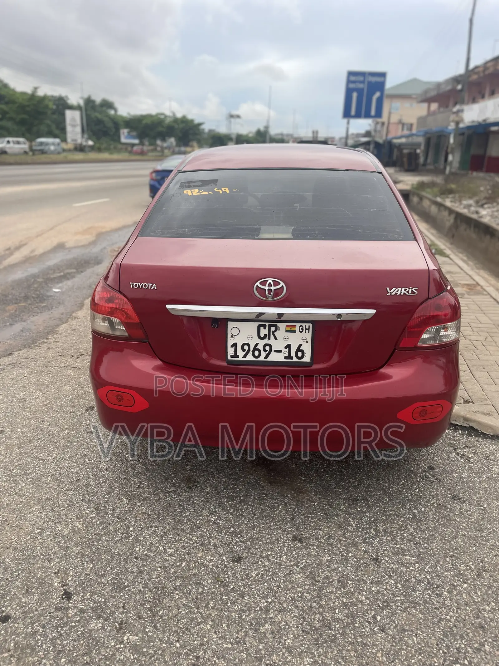 Toyota Yaris Base Sedan 4dr 2010 Red