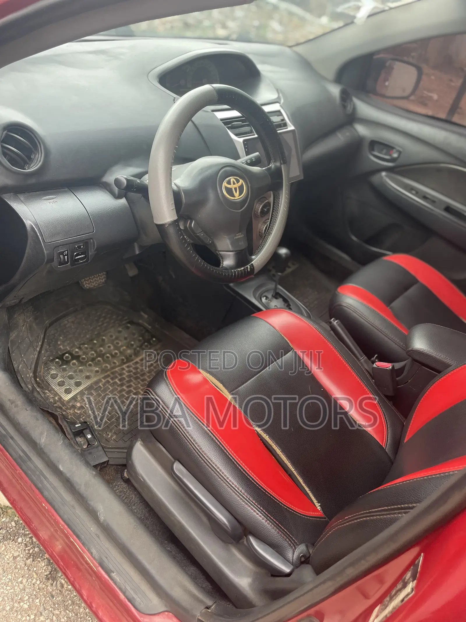 Toyota Yaris Base Sedan 4dr 2010 Red