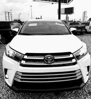 Toyota Highlander LE 2019 White