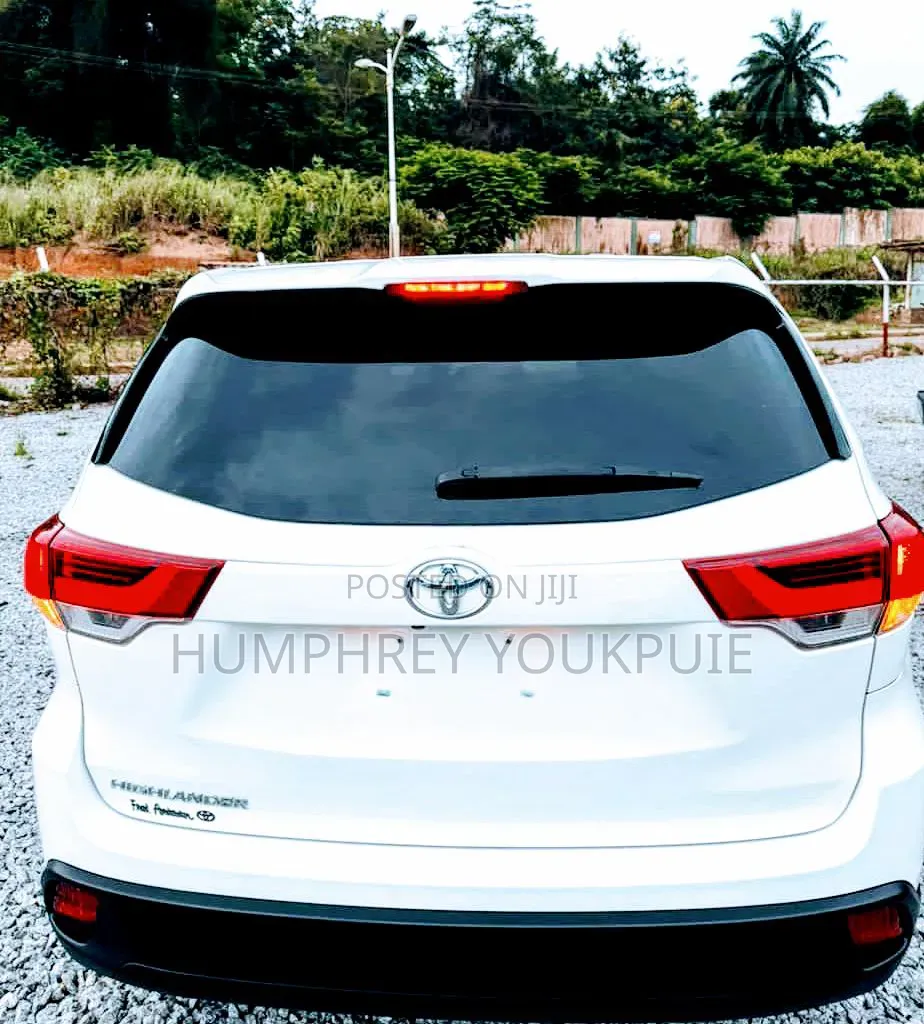 Toyota Highlander LE 2019 White