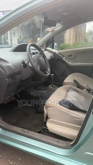 Toyota Vitz 2010 Green