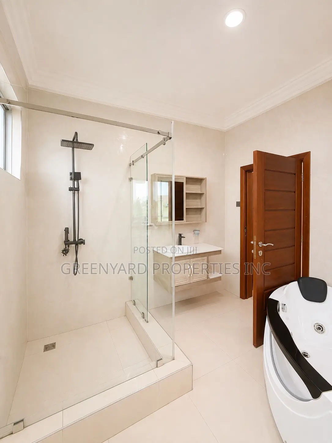 4bdrm House in A&C Mall, East Legon for rent