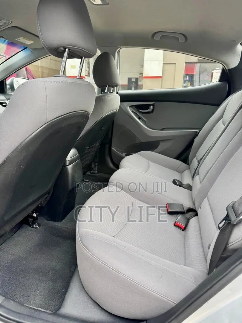 Hyundai Elantra SE 4dr Sedan (1.8L 4cyl 6M) 2014 Silver