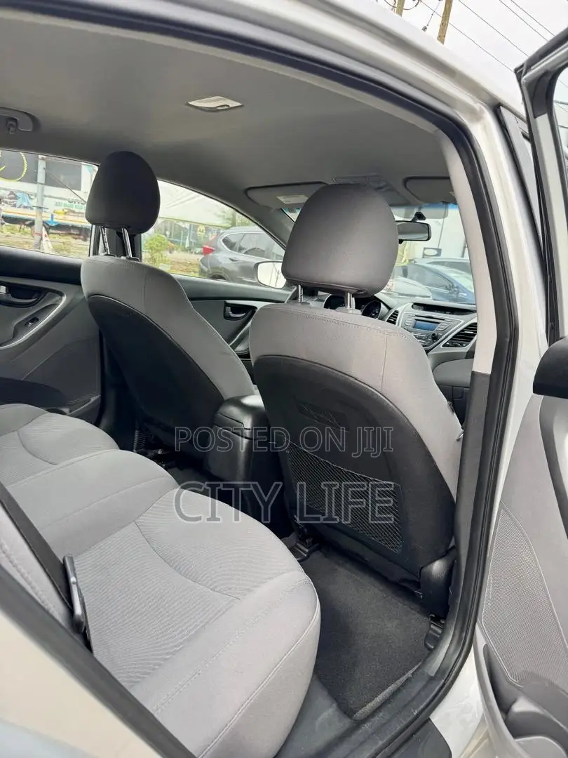 Hyundai Elantra SE 4dr Sedan (1.8L 4cyl 6M) 2014 Silver