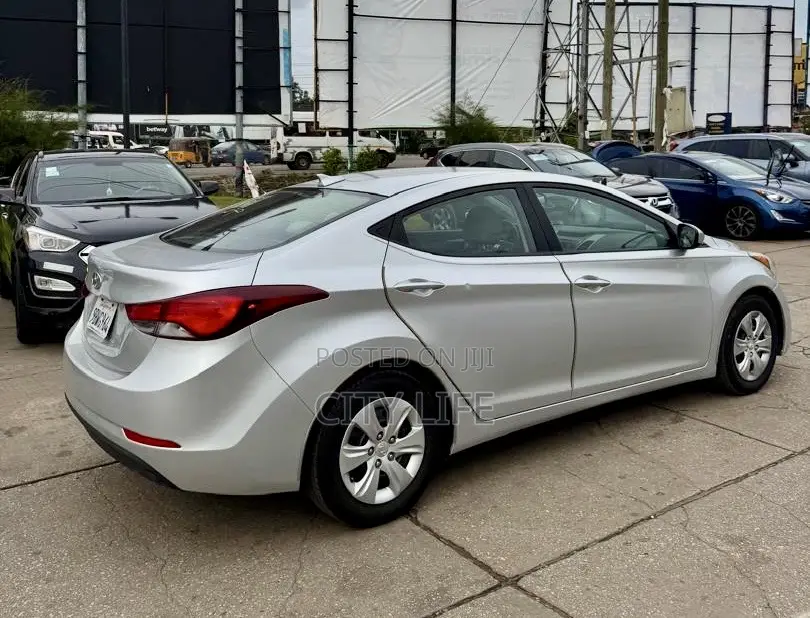 Hyundai Elantra SE 4dr Sedan (1.8L 4cyl 6M) 2014 Silver