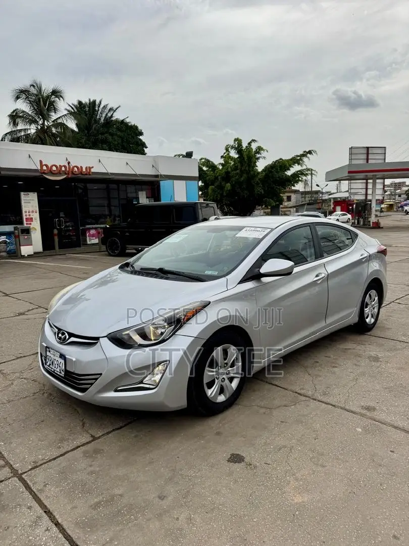 Hyundai Elantra SE 4dr Sedan (1.8L 4cyl 6M) 2014 Silver