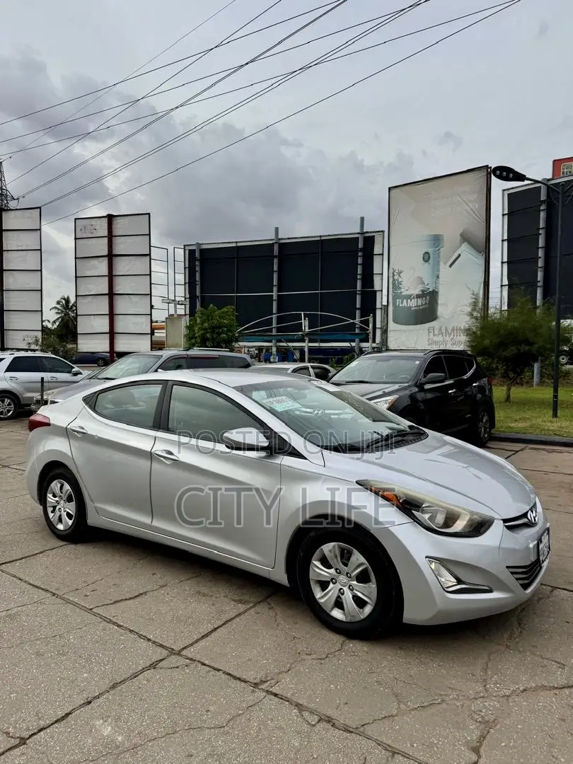 Hyundai Elantra SE 4dr Sedan (1.8L 4cyl 6M) 2014 Silver