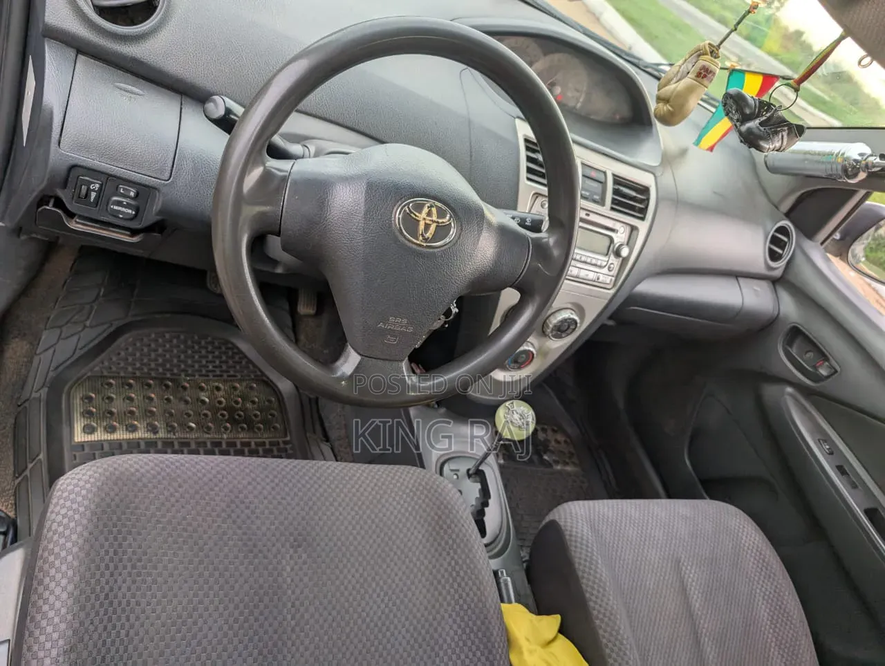 Toyota Yaris L Hatchback 5dr 2012 Blue