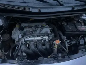 Toyota Vitz 2010 Silver