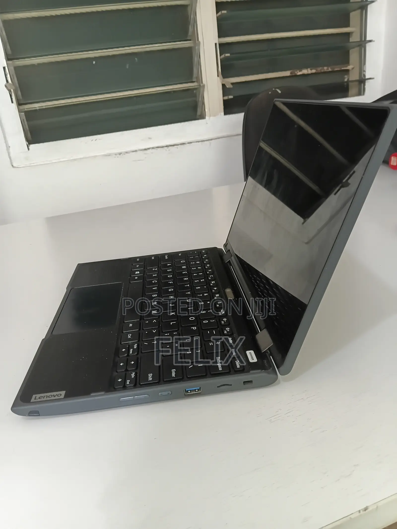 Laptop Lenovo 300e 8GB AMD SSD 128GB
