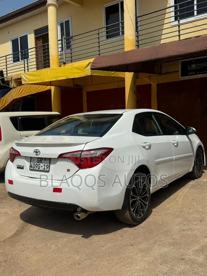 Toyota Corolla 2015 White