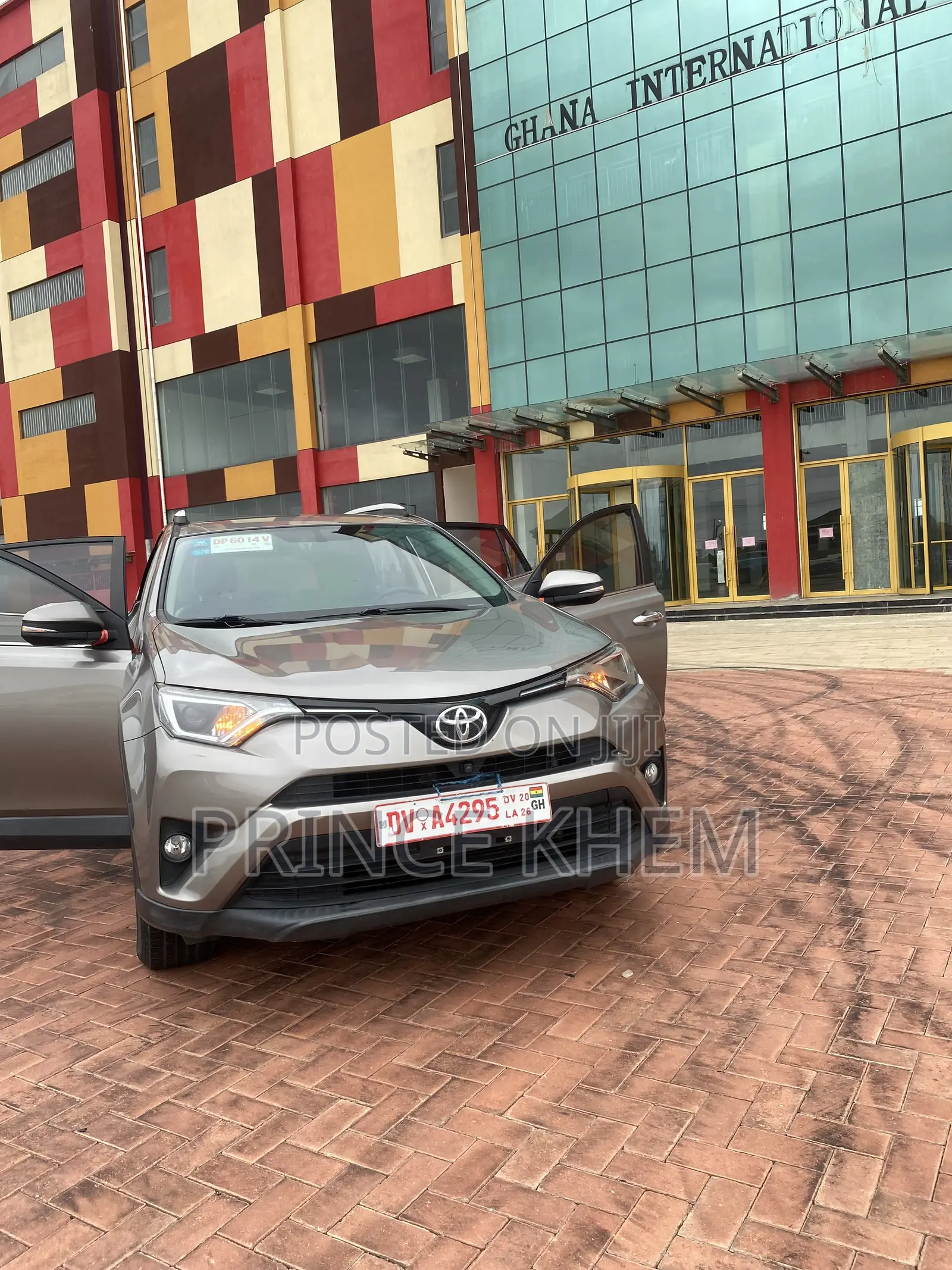 Toyota RAV4 Limited 4dr SUV (2.5L 4cyl 6A) 2018 Gray