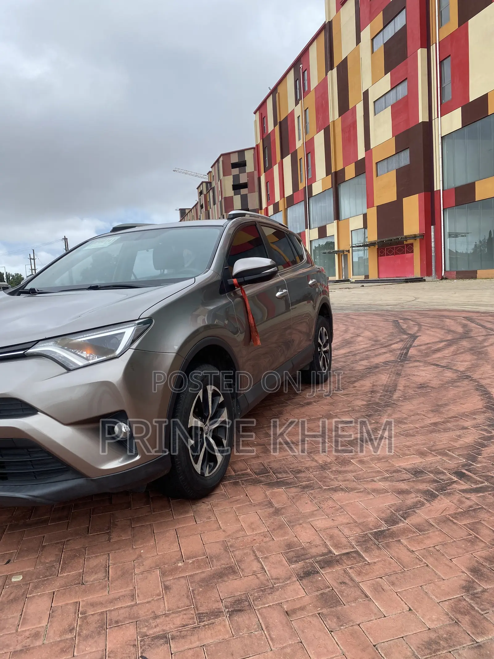 Toyota RAV4 Limited 4dr SUV (2.5L 4cyl 6A) 2018 Gray