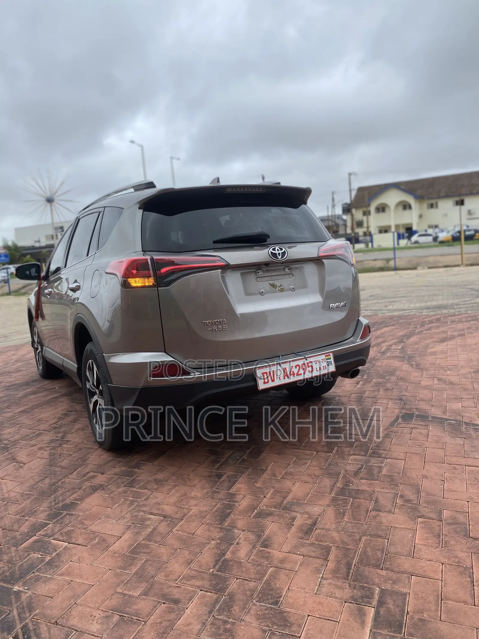 Toyota RAV4 Limited 4dr SUV (2.5L 4cyl 6A) 2018 Gray