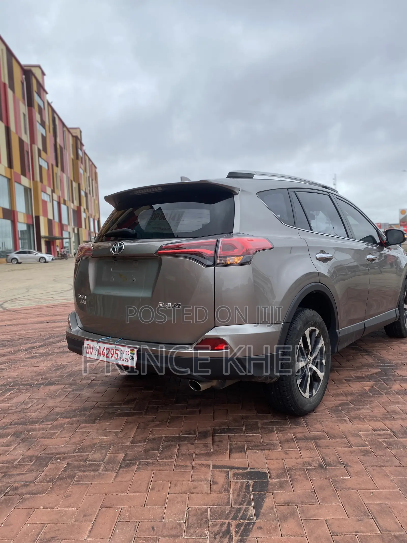 Toyota RAV4 Limited 4dr SUV (2.5L 4cyl 6A) 2018 Gray