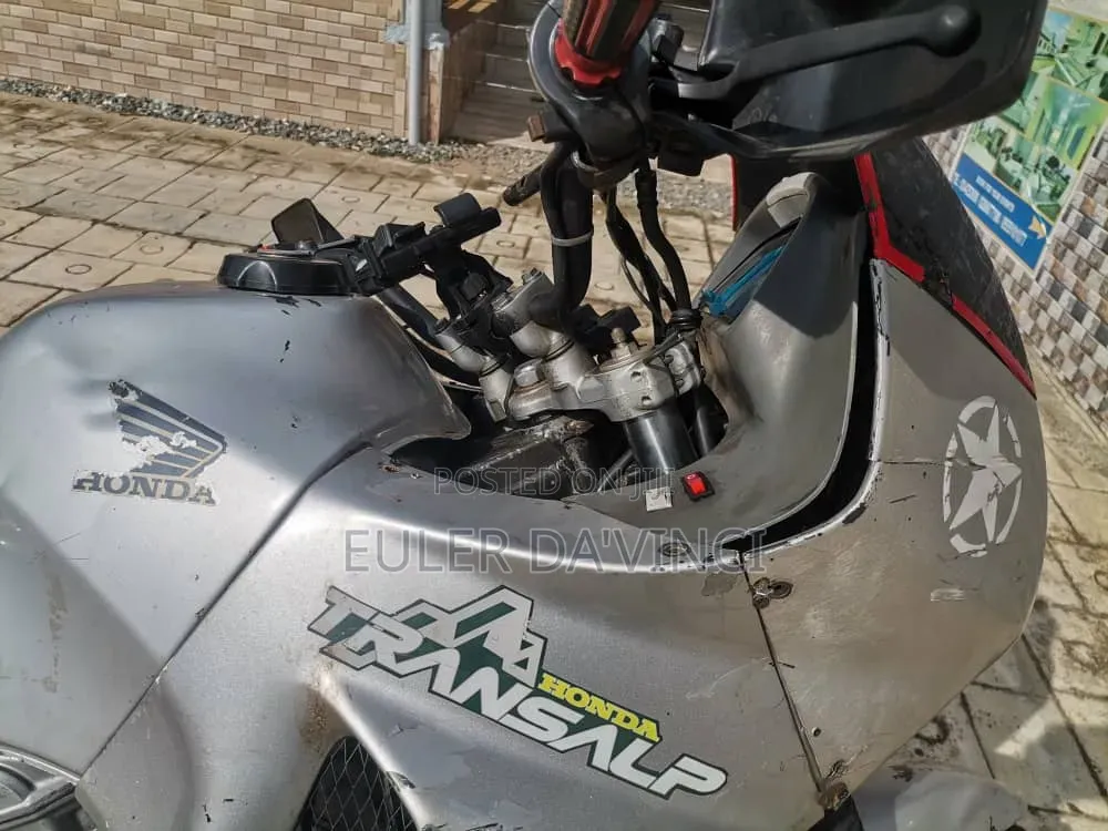 Honda Transalp XL600V 2015 Gray