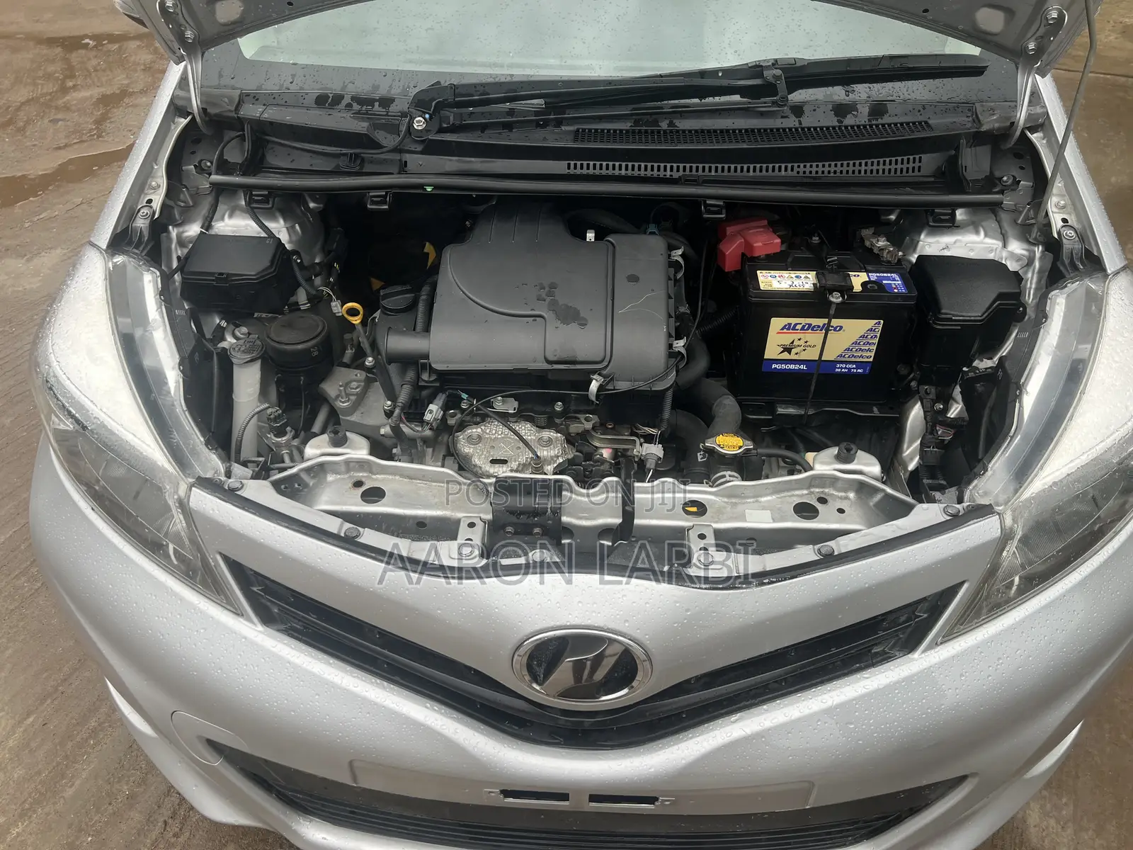 Toyota Vitz 1.0 FWD 3dr 2013 Gray