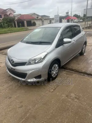 Toyota Vitz 1.0 FWD 3dr 2013 Gray