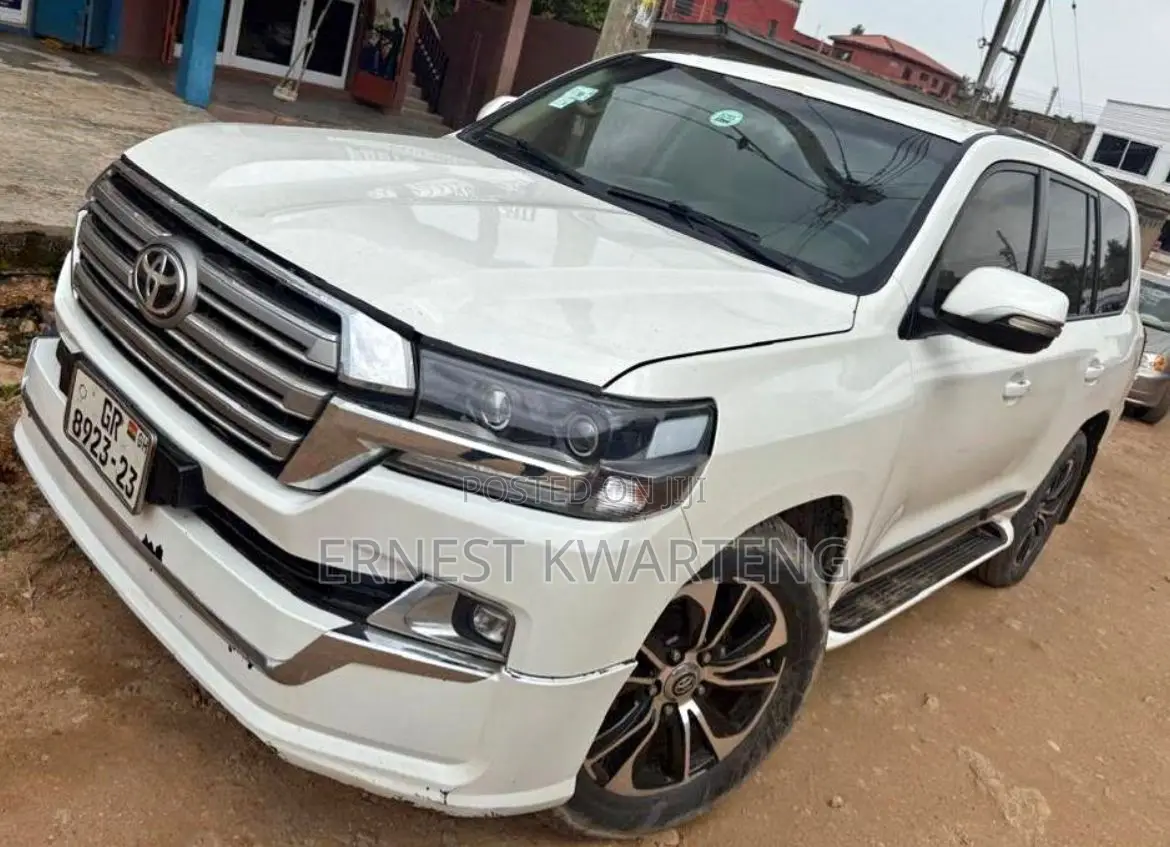 Toyota Land Cruiser 2013 White