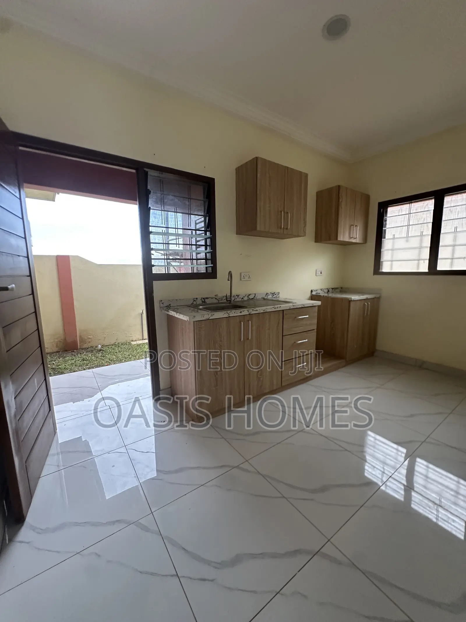 2bdrm House in Lakeside Estate 🏡 for rent
