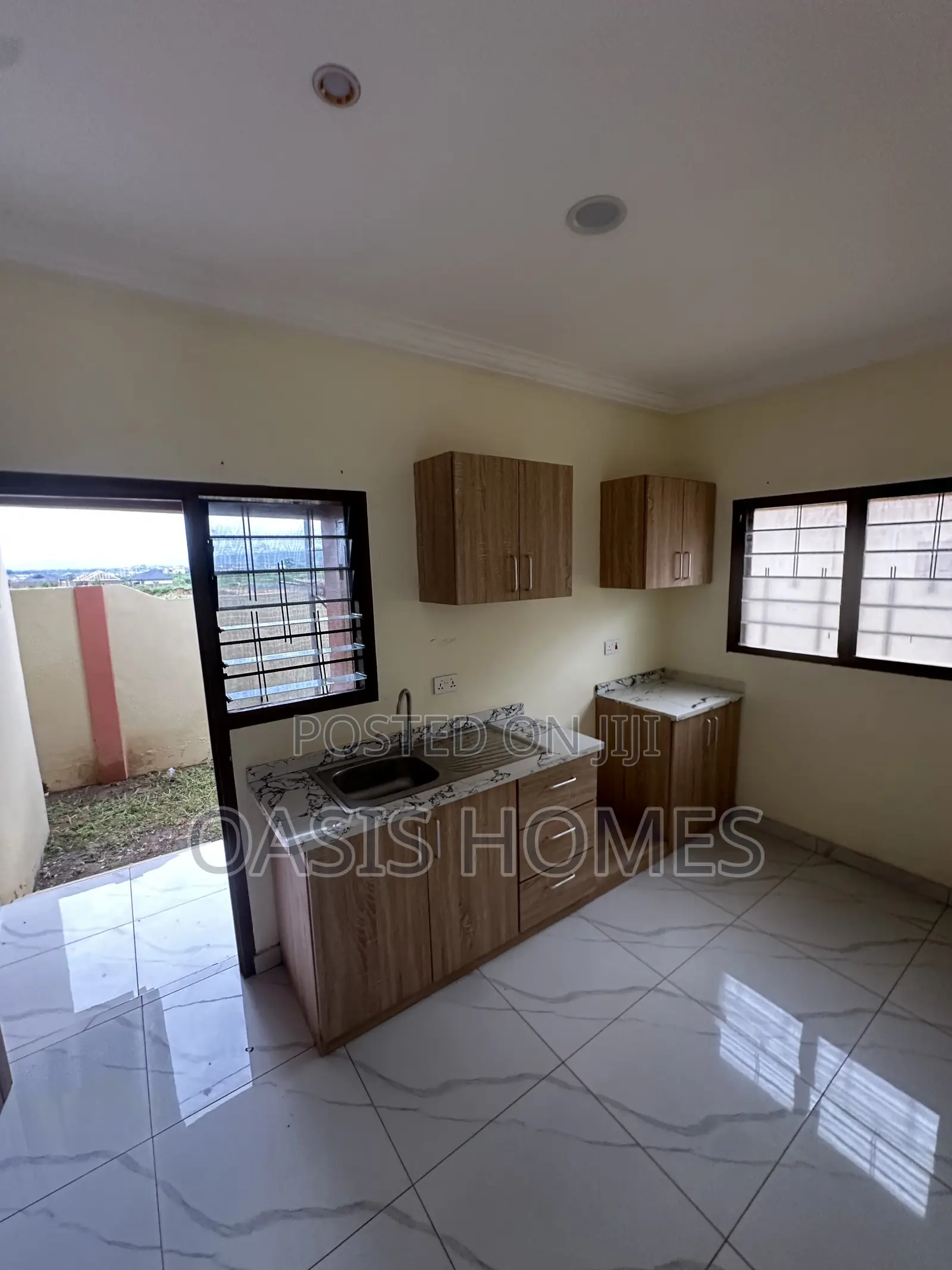 2bdrm House in Lakeside Estate 🏡 for rent