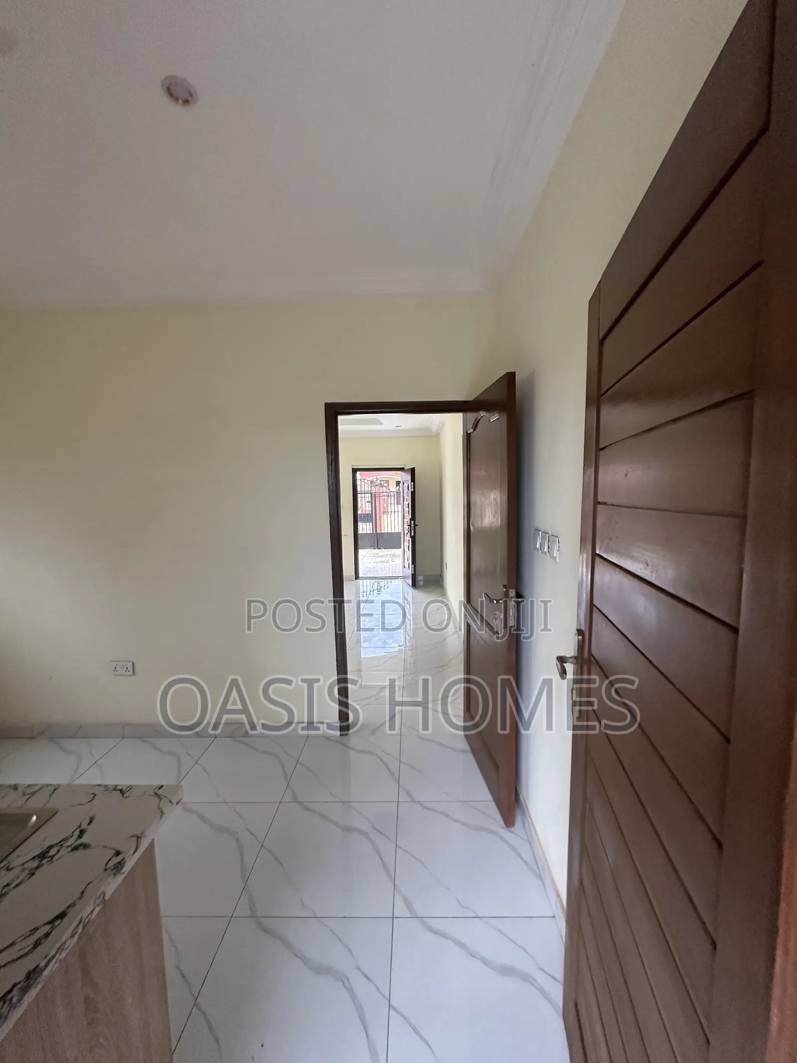 2bdrm House in Lakeside Estate 🏡 for rent