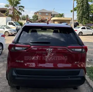 Toyota RAV4 XLE 2022 Burgundy