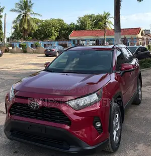Toyota RAV4 XLE 2022 Burgundy