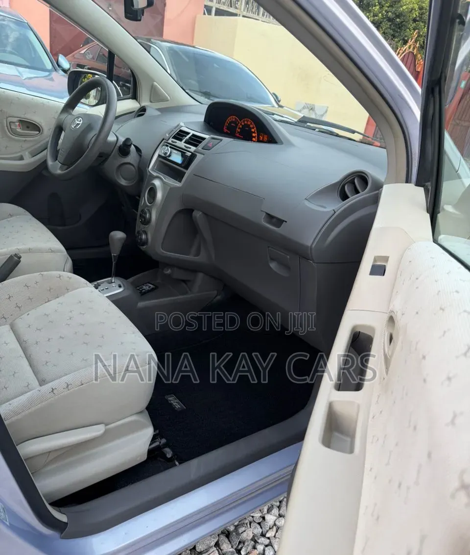 Toyota Vitz 2010